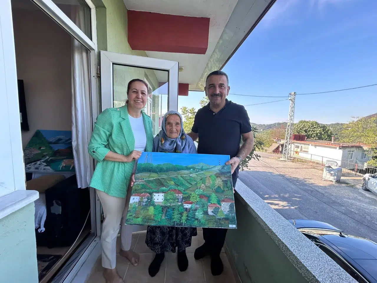 Vali Hacıbektaşoğlu'ndan Ressam Nine Şahinde Ermiş'e ziyaret