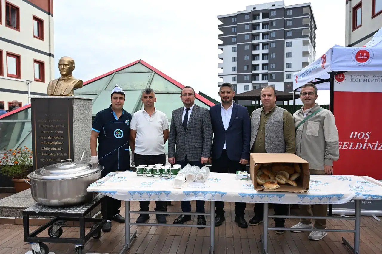 Üniversite Öğrencilerine Sıcak Çorba İkramı