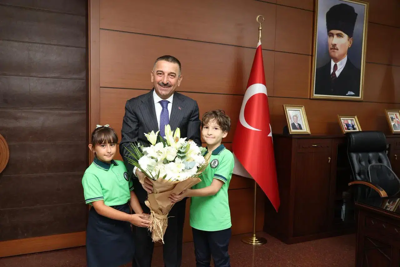 Eğitimde ilk zil çaldı: Minik öğrenciler Vali Hacıbektaşoğlu'nun misafiri oldu