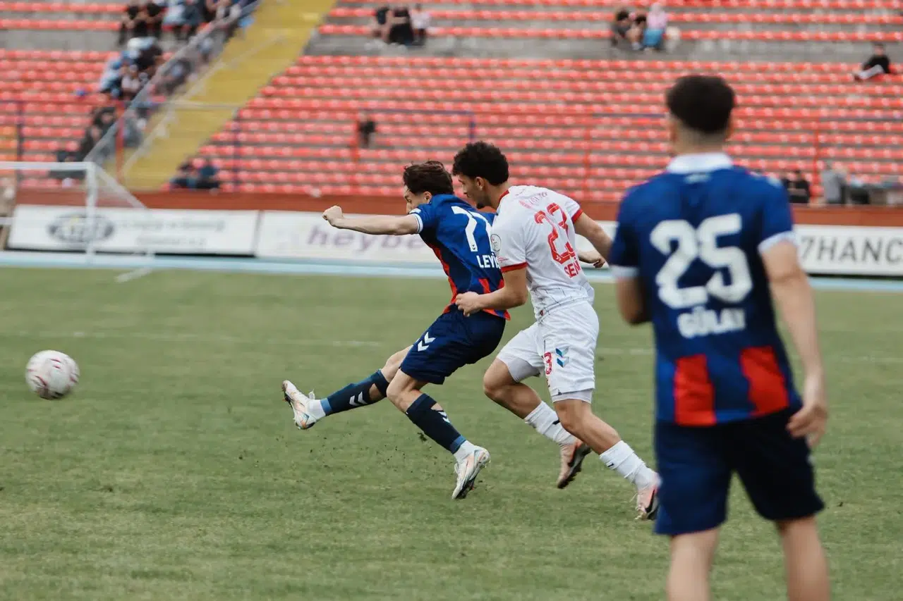 Son Dakika Sürprizi: Zonguldakspor, Karabük İdmanyurdu'na 2-1 Mağlup Oldu!