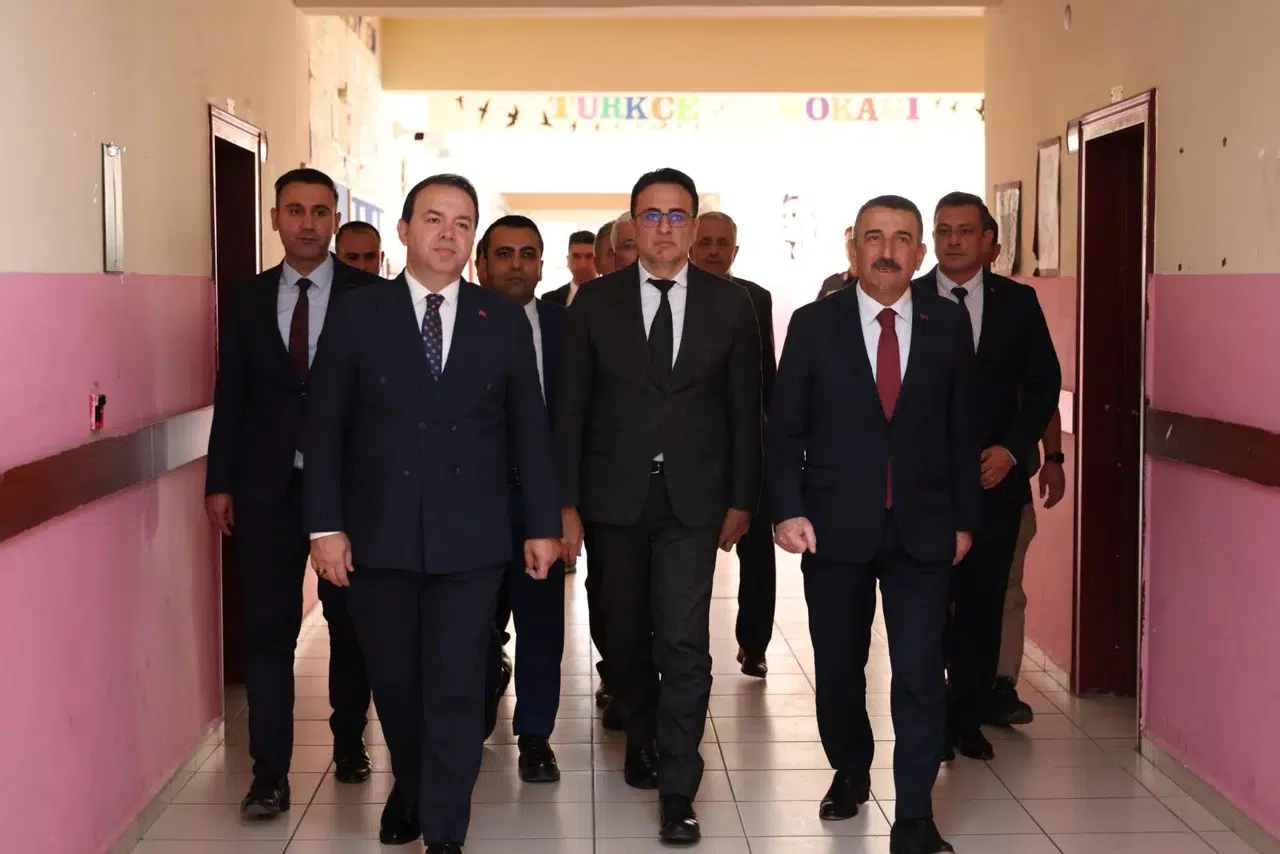 Vali Hacıbektaşoğlu, Zonguldak'ta okulları ziyaret etti