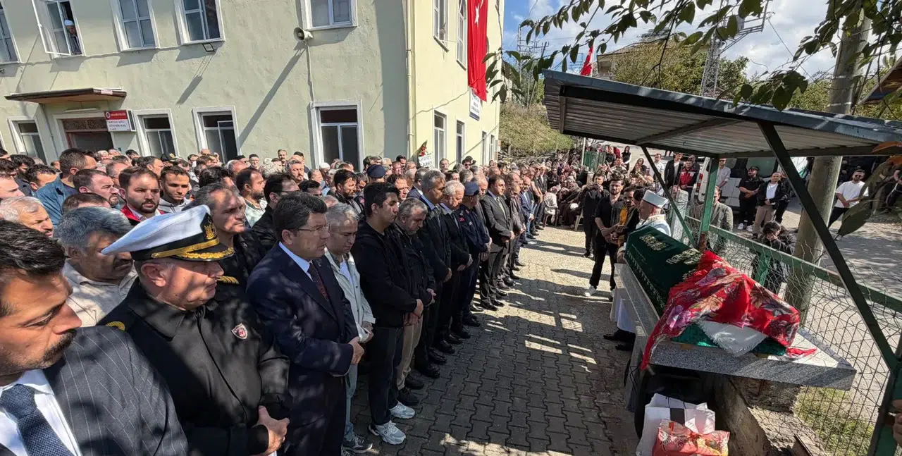 Okul saldırısında hayatını kaybeden Eslem Sare, Bartın’da toprağa verildi