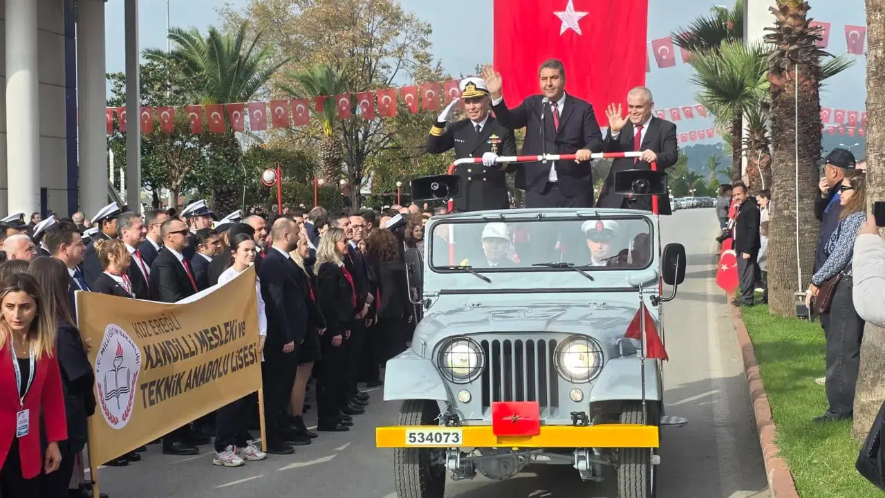 Cumhurbaşkanı Süleyman Demirel Ortaokulu’nda Cumhuriyet’in 103. yılı coşkuyla kutlandı