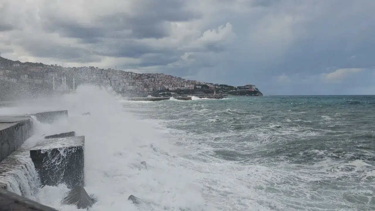 Zonguldak'ta fırtına uyarısı, rüzgarın hızı 75 kilometreye çıkacak