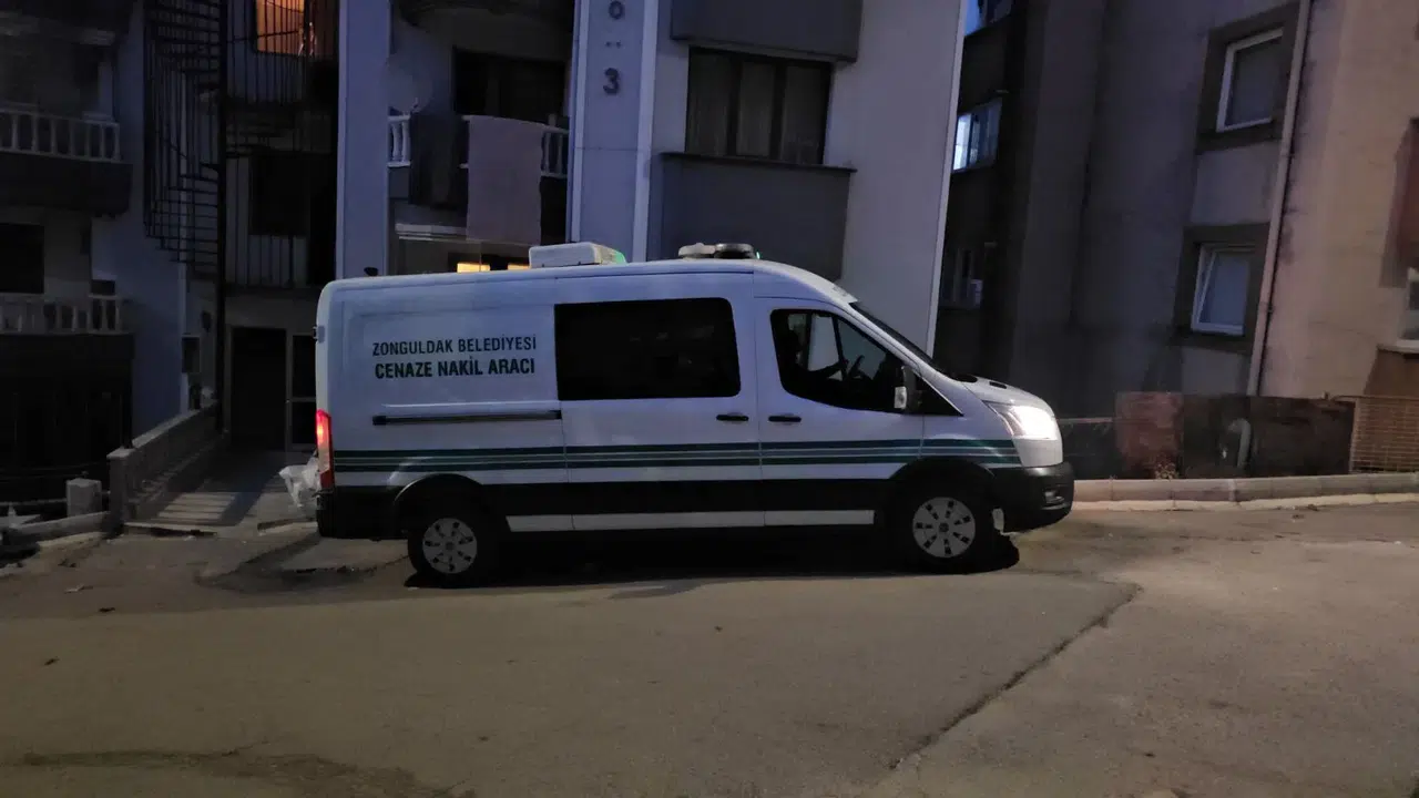 Evinden koku gelen 55 yaşındaki adam ölü bulundu