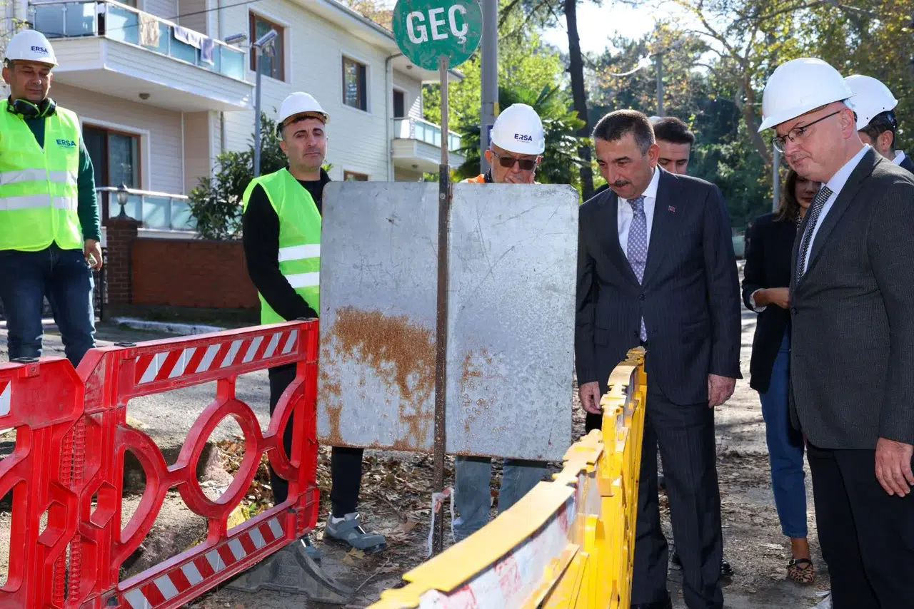 Vali Hacıbektaşoğlu, Fener'deki elektrik altyapı çalışmalarını inceledi