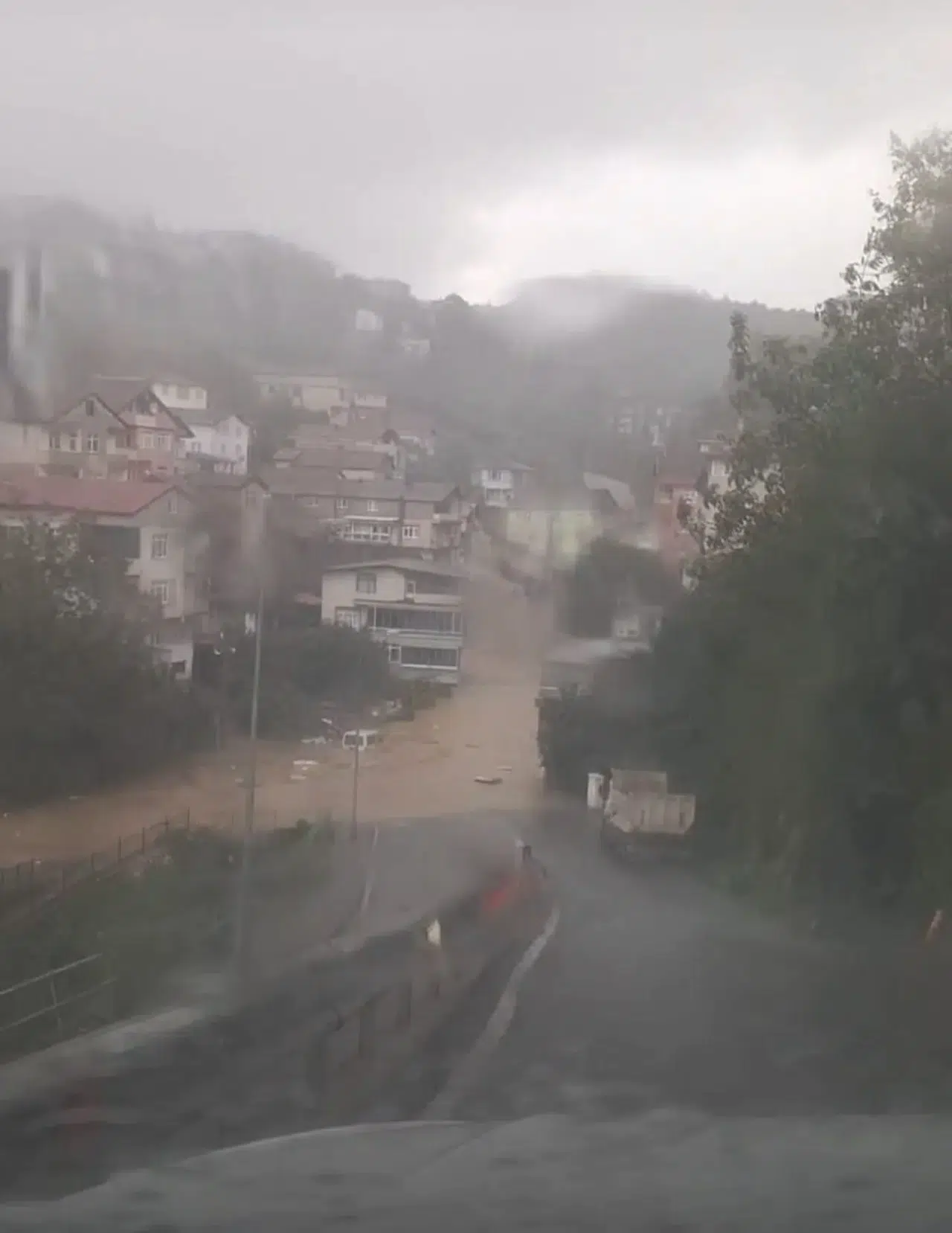 Ereğli'de Dombay Deresi Taştı : Ekipler Seferber Oldu