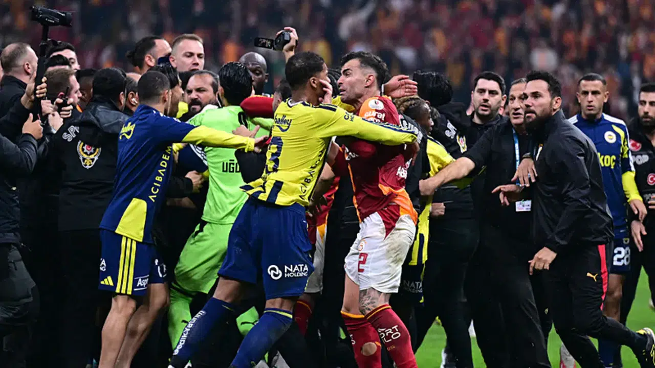 Galatasaray ve Fenerbahçe'ye ağır ceza yağdı!