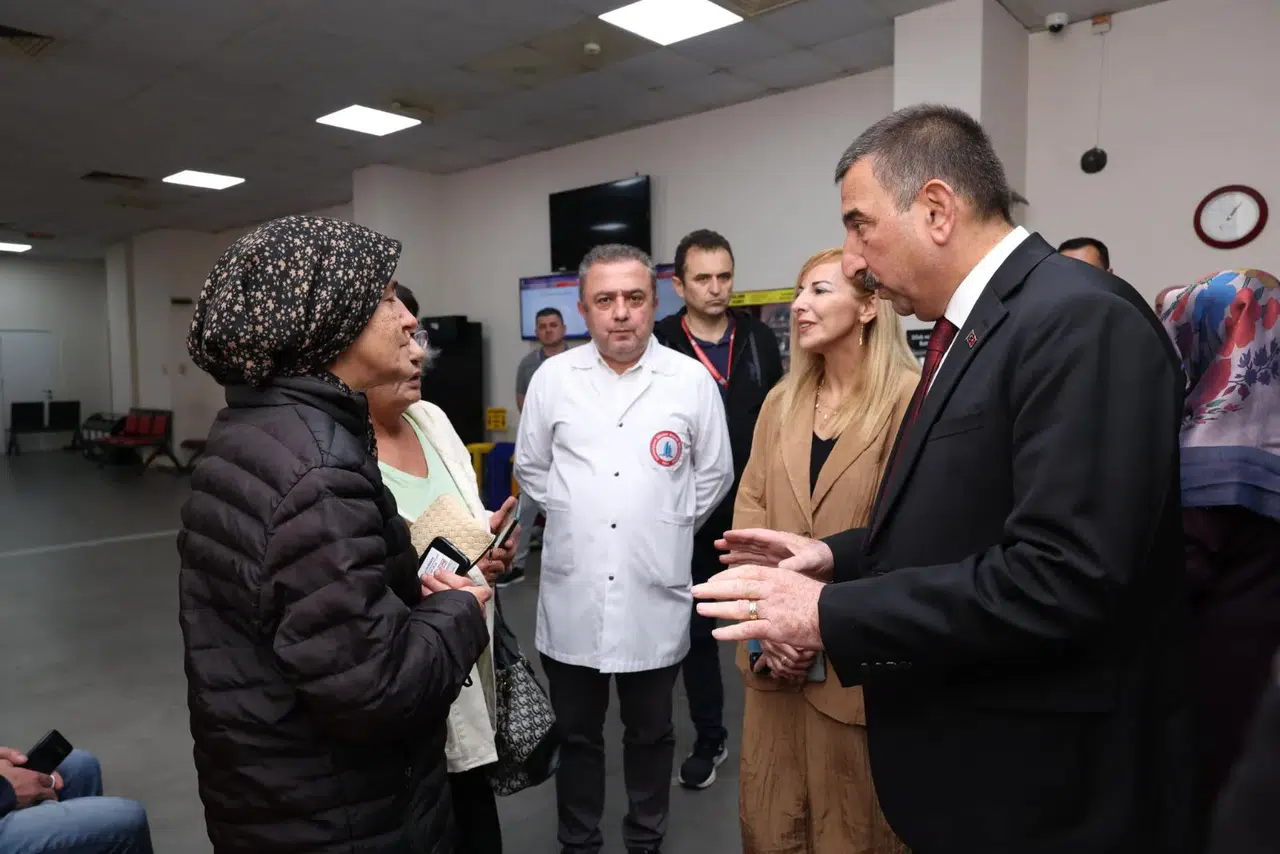 Vali Hacıbektaşoğlu'ndan maden kazasında yaralanan işçilere ziyaret