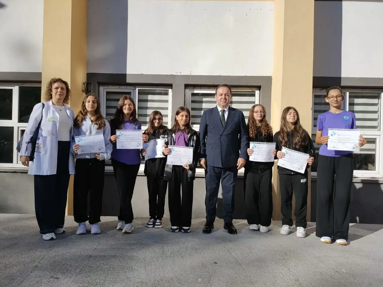 İl Milli Eğitim Müdürü Uygar Keskin öğrencilerin bayrak törenine katıldı