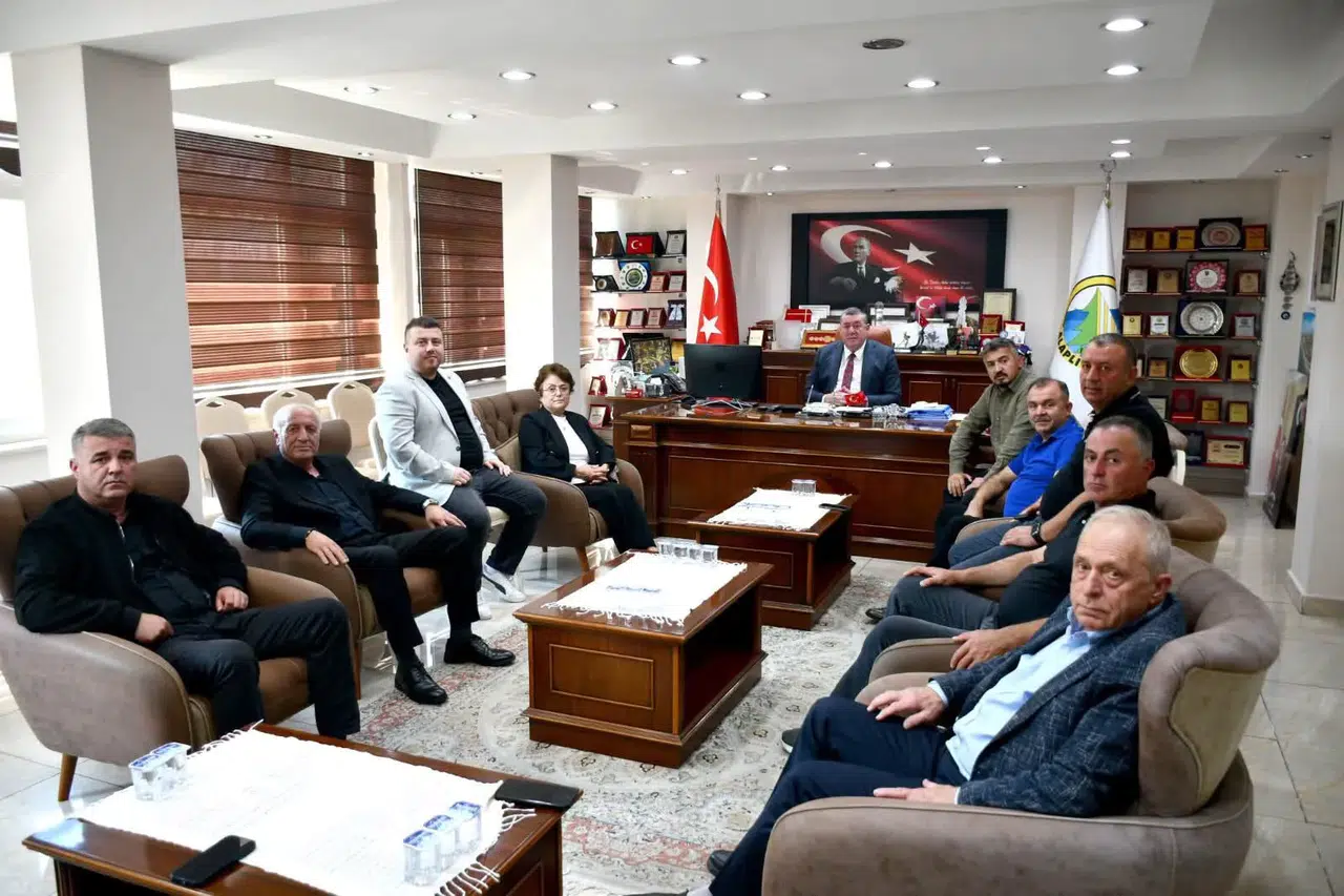 Alaplı Belediye Başkanı Nuri Tekin ve 9 meclis üyesi CHP'den istifa etti