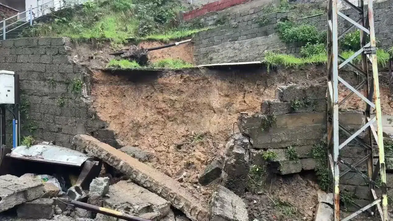 Zonguldak'ta sağanak sonrası heyelanlar: Ev tahliye edildi, istinat duvarı yıkıldı