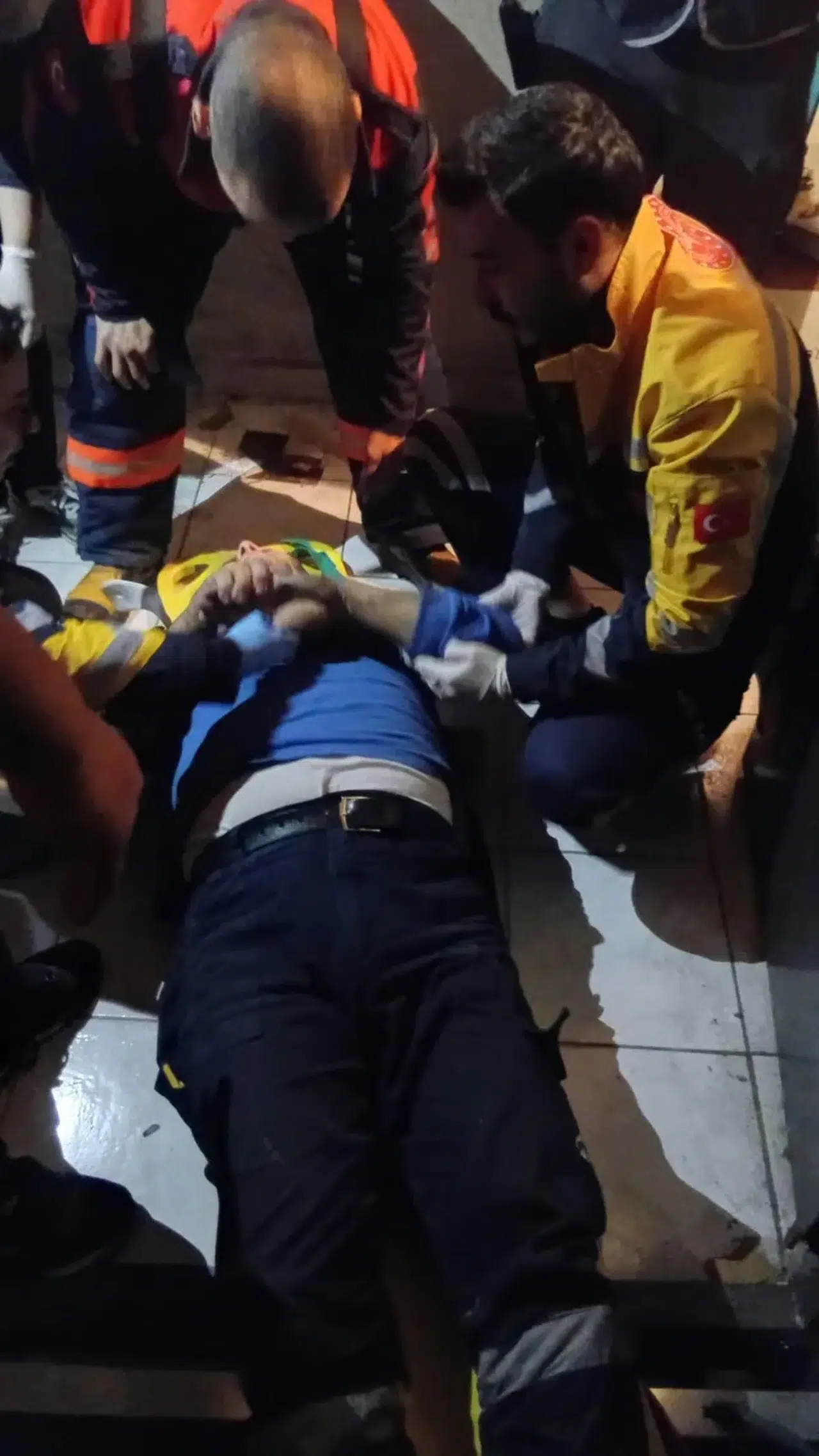 Zonguldak'ta üç kat düşen asansördeki kişi yaralandı