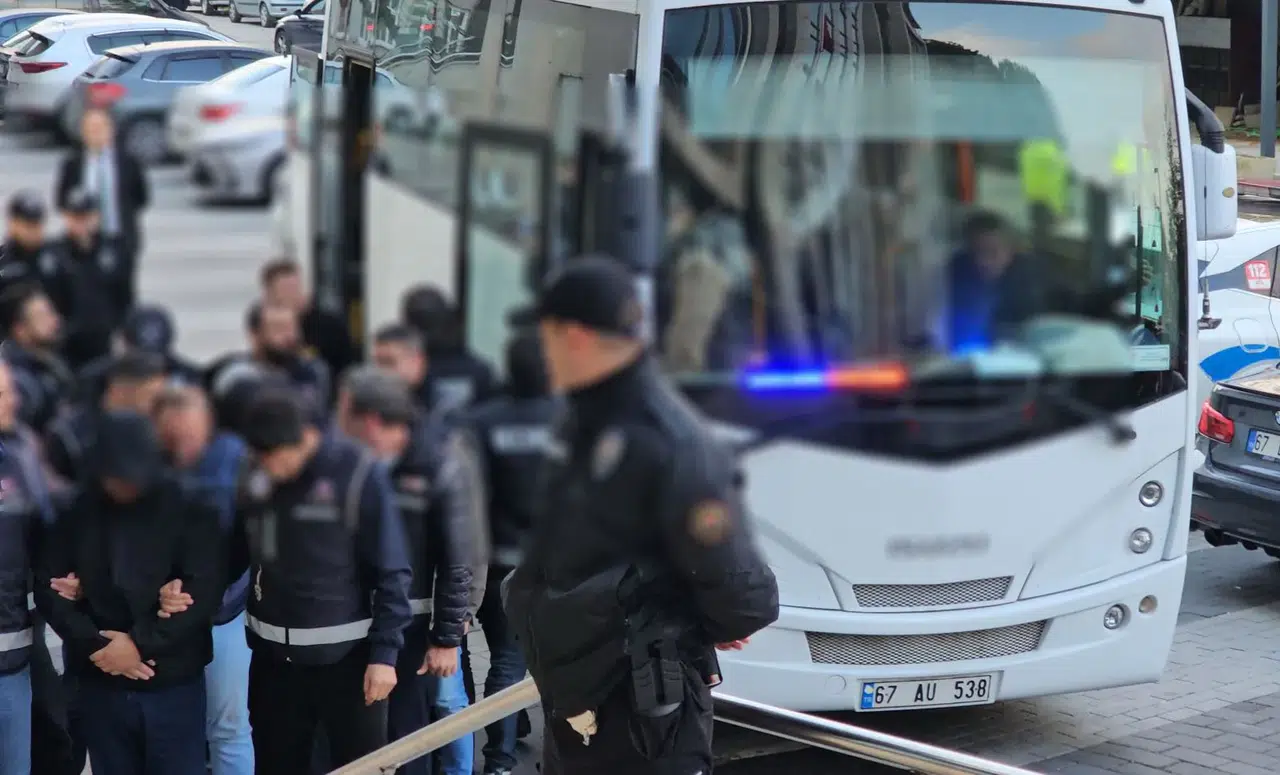 Zonguldak'ta rüşvet soruşturmasında 16 şüpheli adliyeye sevk edildi