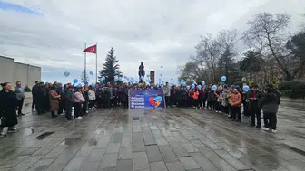 Otizm farkındalığı için mavi balonlar gökyüzüyle buluştu