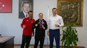 Kilimli Belediye Başkanı Kamil Altun'dan Milli Boksör Zeynep Gedikli'ye Tebrik