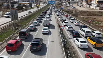 Bayram dönüşü 43 ilin kavşağı Kırıkkale'de trafik yoğunlaştı