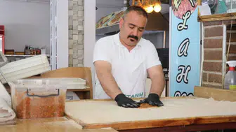 Lahmacunu 50 TL'ye satması rakiplerini çıldırttı: 'At eti kullanıyor'