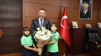 Eğitimde ilk zil çaldı: Minik öğrenciler Vali Hacıbektaşoğlu'nun misafiri oldu