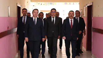 Vali Hacıbektaşoğlu, Zonguldak'ta okulları ziyaret etti