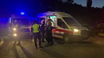 Kavşakta iki araç çarpıştı: 6 yaralı