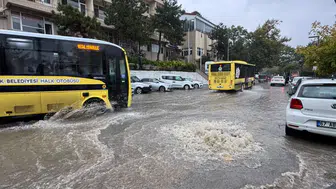 Zonguldak'ta sağanak ulaşımı felç etti: Araçlar arızalandı, tünellerde trafik kontrollü sağlandı