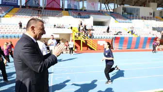Vali Hacıbektaşoğlu, Atatürk ve Cumhuriyet Koşusu'nun startını verdi