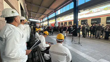 Turistik Karaelmas Ekspresi yolcularını Zonguldak'ta Madenci Korosu karşıladı