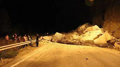 Asma'da heyelan.... Yolun boş olması faciayı önledi!