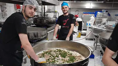 BEÜ'lü öğrenciler "Gönül Mutfağı"nı depremzedeler için kurdu