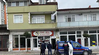 Görüştüğü evli kadının evinde kayınpeder tarafından bıçaklanarak öldürüldü  