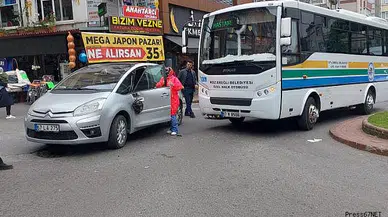 Halk otobüsü parktan çıkan otomobille çarpıştı