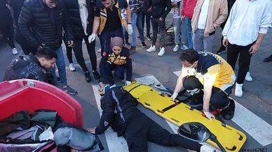 Otomobil, moto kuryeye çarptı