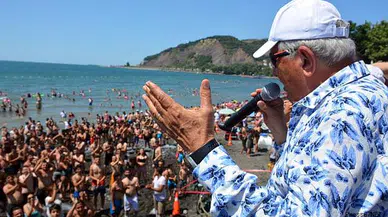 Sevgi, Barış Plajı Mavi Bayrak Aldı