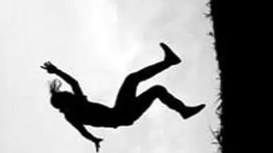 Yüksekten düştü, hastanelik oldu!