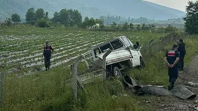 Direksiyon hakimiyetini kaybetti tarlaya girdi  
