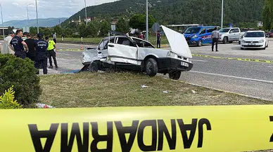 Kamyonla otomobil çarpıştı; 1 ölü 4 yaralı