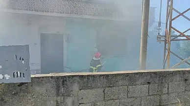 Ocakta unutulan yemek mutfağı küle döndürdü