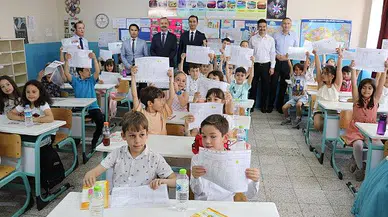 Öğrencilerin karne sevinci