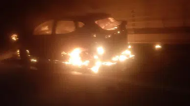 Sürücü canını zor kurtardı, otomobil tünelde alev alev yandı