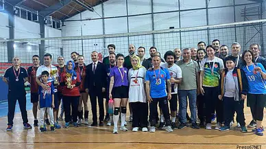 Voleybol turnuvasında Barbaros Kutlutaş Ortaokulu kazandı
