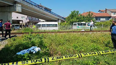 Demiryolundan karşıya geçmek isteyen kadına yük treni çarptı
