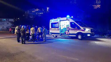 Duvara çarpan pat pat devrildi: 3 yaralı