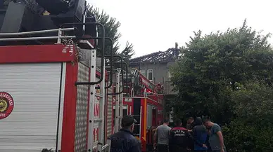 Evin çatısına yıldırım düştü!