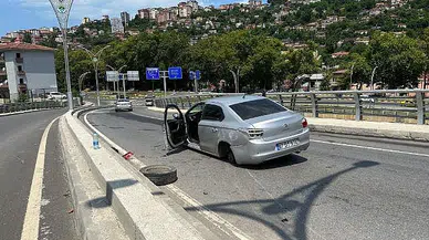 Lastiği çıkan otomobil beton bariyere çarparak durabildi 3 kişi yaralandı!