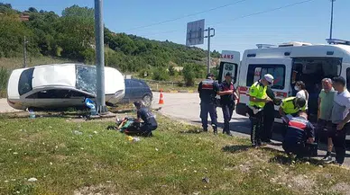 2 otomobil çarpıştı 1 ölü, 9 yaralı