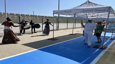 Batum sonrası Rus turistlere moral için köçeklerle karşılama yapıldı