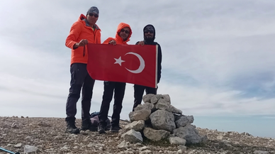 3 dağcı Cumhuriyetin 100. yılını Ilgaz Dağı’nda kutladı