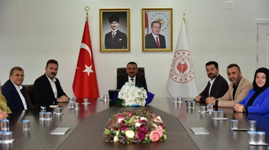 AK Parti teşkilatı Vali Hacıbektaşoğlu'nu ziyaret etti