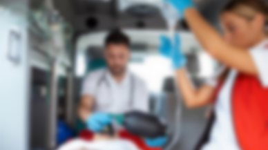 Dengesini kaybedip metrelerce yüksekten düştü! Kanlar içinde kaldı